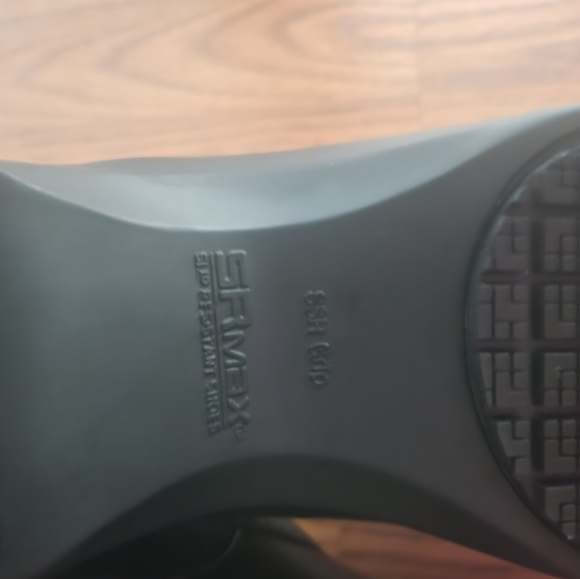 Slip resistant shoes - Picture 6 of 8